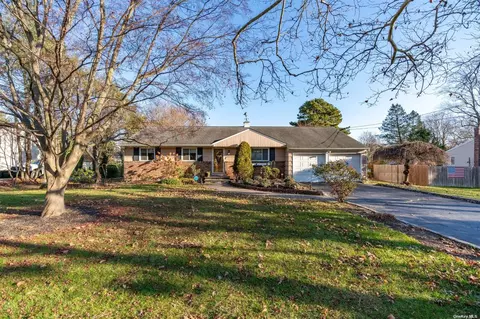 545 Elwood Rd, East Northport, NY 11731
