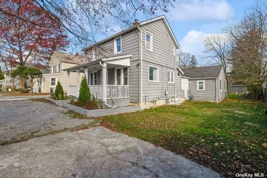 12 Kelsey Ave, Huntington Station, NY 11746 31 Photos Movoto
