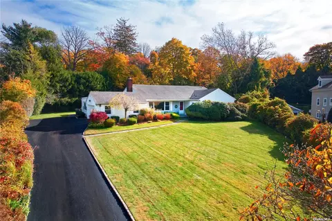5 Gulls Cv, Manhasset, NY 11030