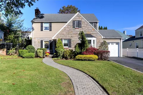 11 Banbury Rd, Rockville Centre, NY 11570