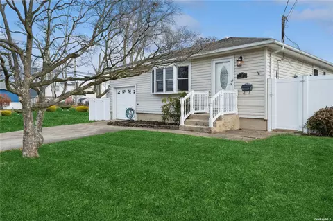 43 Lafayette Rd, West Babylon, NY 11704
