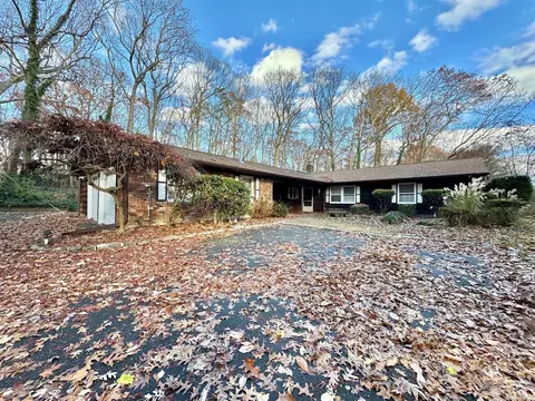 23 Ebbtide Ln, Dix Hills, NY 11746