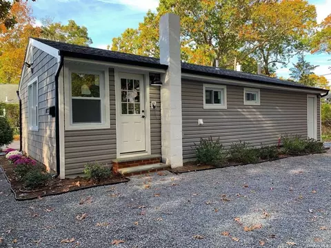 2 Chestnut St, Sag Harbor, NY 11963