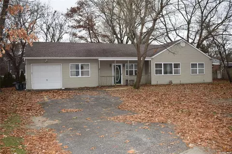 3 Arlene Ct, Centereach, NY 11720