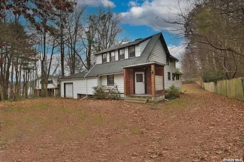 254 Schenck Ave, Great Neck, NY 11021