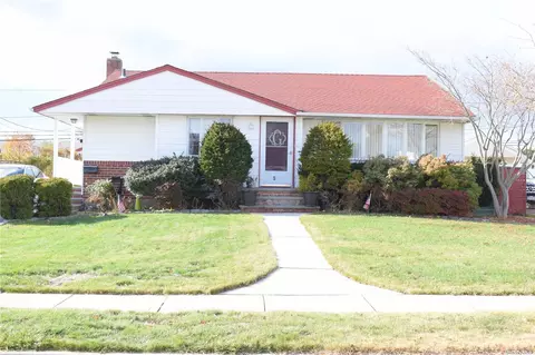 53 Wellesley Ln, Hicksville, NY 11801