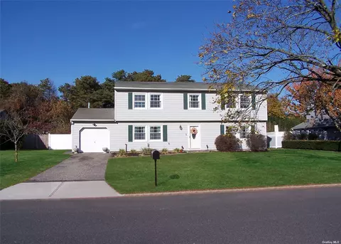 375 Jamaica Ave, Medford, NY 11763