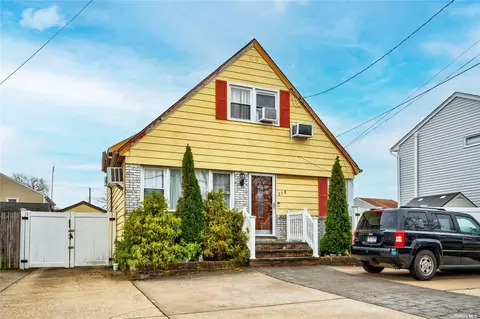 238 Waukena Ave, Oceanside, NY 11572