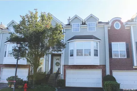 101 Paddington Cir #101, Smithtown, NY 11787