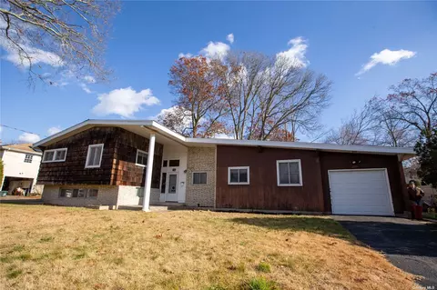 109 Gillette Ave, Patchogue, NY 11772