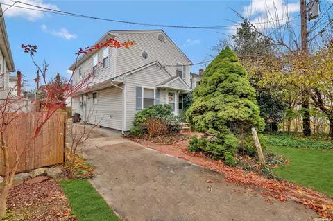 75 Sintsink Dr E, Port Washington, NY 11050