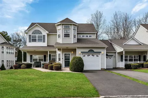 3002 Amen Cors #3002, Riverhead, NY 11901