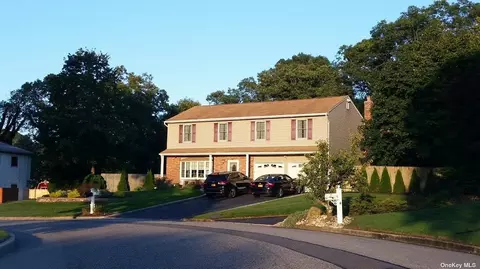 8 Filmore Ave, Coram, NY 11727