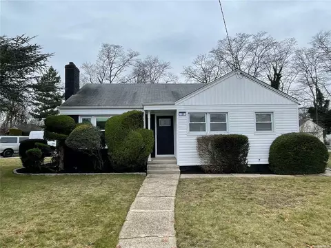 120 Melrose Ave, Massapequa, NY 11758