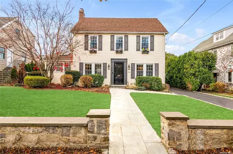30 S Washington St, Port Washington, NY 11050