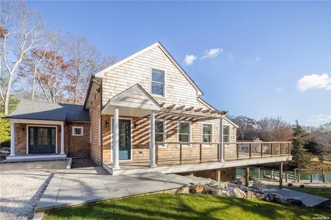 1320 Little Peconic Bay Rd, Cutchogue, NY 11935