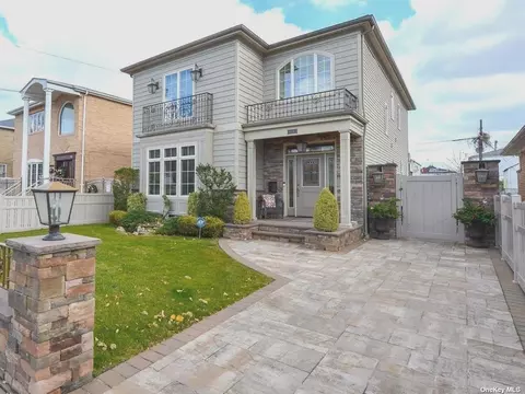 63-31 136 St, Flushing, NY 11367