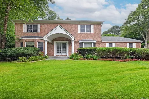 5 Suncrest Dr, Dix Hills, NY 11746
