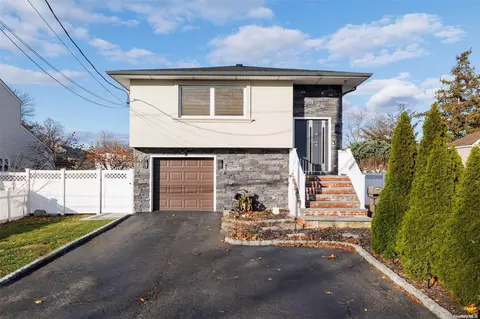 13 Columbus Ave, West Babylon, NY 11704