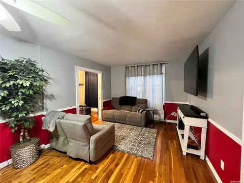 16 Main St #1W, East Rockaway, NY 11518