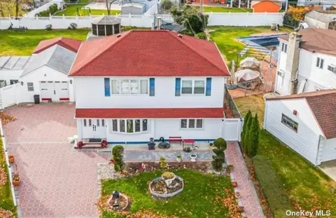 801 Wyngate Dr, Valley Stream, NY 11580