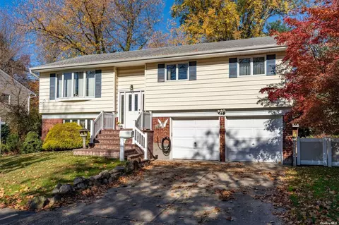 11 Wicks Dr, Commack, NY 11725