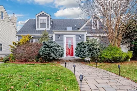3315 2nd St, Oceanside, NY 11572