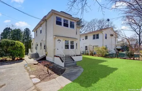 8 Depew St, Huntington, NY 11743