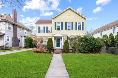 25 Florence St, Floral Park, NY 11001