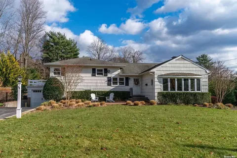 36 Dumbarton Dr, Huntington, NY 11743