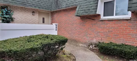 646 W End Dr #646, Medford, NY 11763