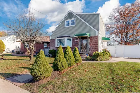 210 Costar St, Westbury, NY 11590