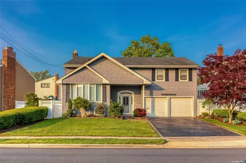 3043 Hewlett Ave, Merrick, NY 11566