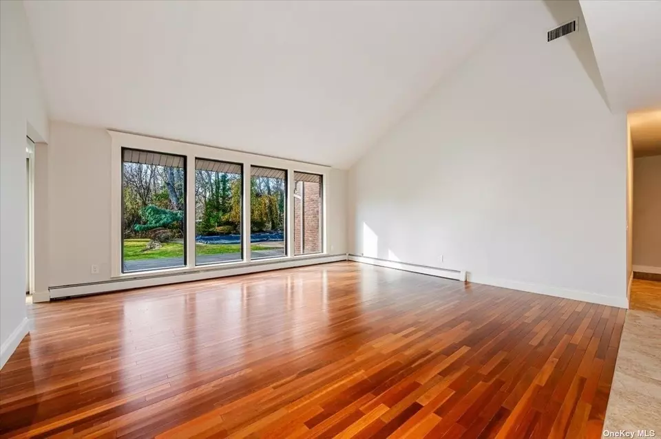 12 Deer Run, East Islip, NY 11730 31 Photos Movoto