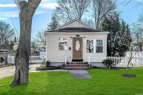 1517 13th St, West Babylon, NY 11704