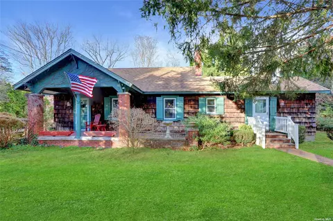 7 Park St, Setauket, NY 11733