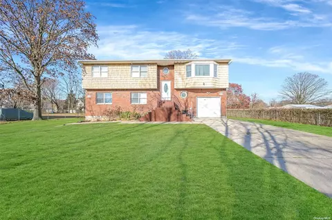 49 Drayton Ave, Bay Shore, NY 11706