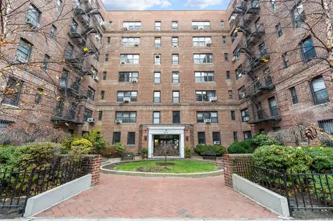 67-71 Yellowstone Blvd #1T, Forest Hills, NY 11375