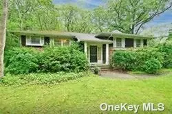 10 Beaumont Dr, Melville, NY 11747