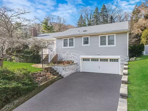 59 Lake Ave, Mill Neck, NY 11765