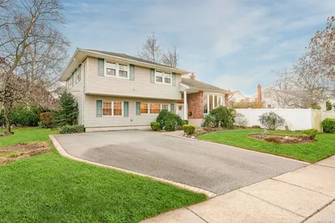 3330 Island Rd, Wantagh, NY 11793
