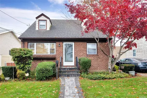 163 Roosevelt Ave, Mineola, NY 11501