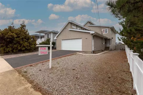 289 Westside Ave, Freeport, NY 11520
