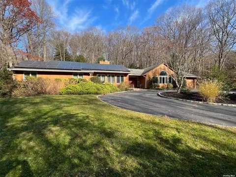 11 Tiffany Rd, Oyster Bay Cove, NY 11771