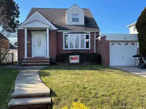 263 Brompton Rd, Garden City South, NY 11530
