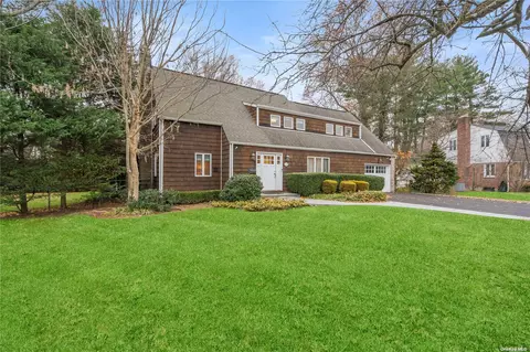 111 Village Rd, East Hills, NY 11577