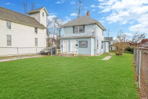 15 2nd Ave, Bay Shore, NY 11706