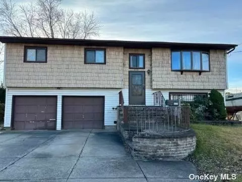 550 Spur Dr, Bay Shore, NY 11706