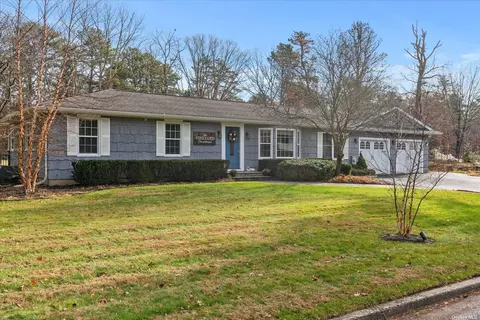 83 Henearly Dr, Miller Place, NY 11764