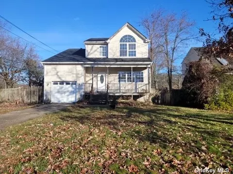 83 Baybright Dr, Shirley, NY 11967